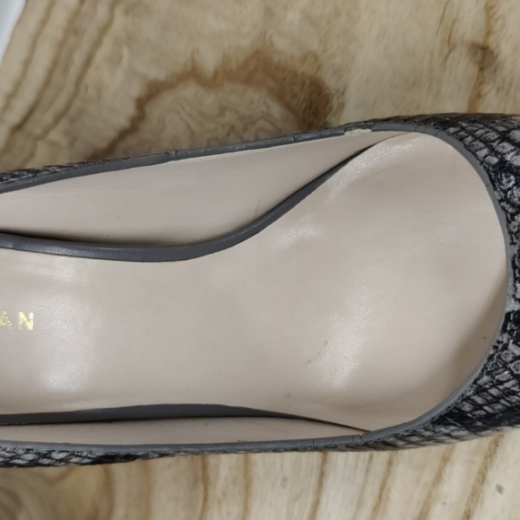 Cole Haan Grey Snake Skin Heels, Size 6B - Picture 14 of 14
